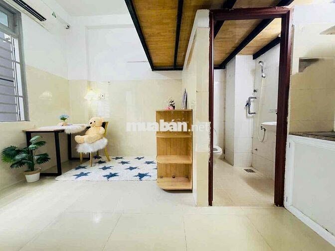 CĂN HỘ GÁC LỬNG TÁCH BẾP CÓ CỬA SỔ THOÁNG MÁT NGAY TÂN BÌNH