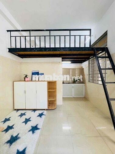 CĂN HỘ GÁC LỬNG TÁCH BẾP CÓ CỬA SỔ THOÁNG MÁT NGAY TÂN BÌNH
