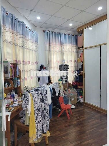 👉Cần Bán nhà Gốc 2mặt tiền 1trệt 1lầu 2pn 2wc 1bếp DT 4x10 Sổ hoàn c