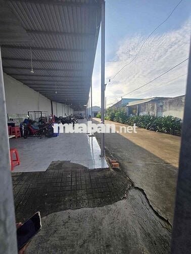 Cho thuê kho xưởng 1720m2 mặt tiền Trần Hưng Đạo Dĩ An