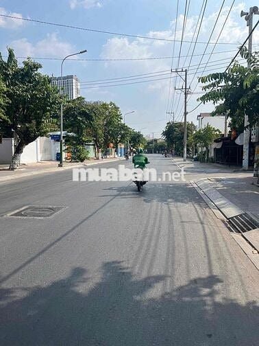 Cho thuê kho xưởng 1720m2 mặt tiền Trần Hưng Đạo Dĩ An