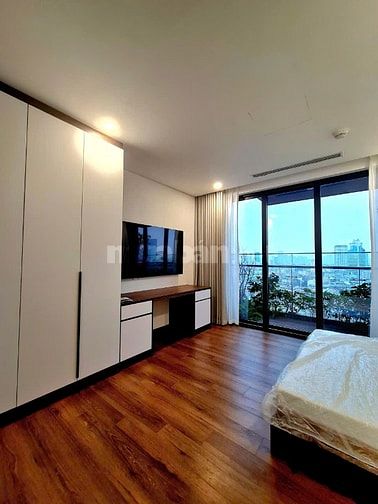 Cho thuê căn hộ CC tòa Green Diamond tại 93 Láng Hạ, diện tích 143m2, 