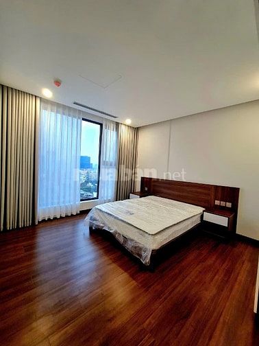 Cho thuê căn hộ CC tòa Green Diamond tại 93 Láng Hạ, diện tích 143m2, 