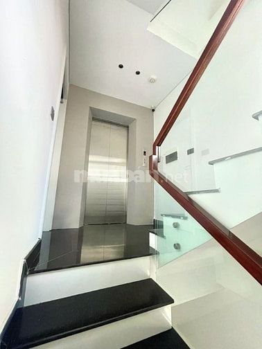 Bán nhà phố Bồ Đề. DT 64m2 x 7 tầng, MT 5,8m. Thang máy, gara ô tô. Gi