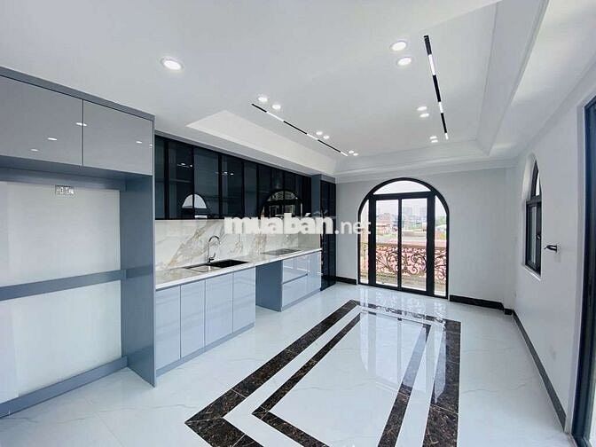 Bán nhà 7 tầng- phố Trạm phường Long Biên, gần Aeon, cầu Vĩnh Tuy.