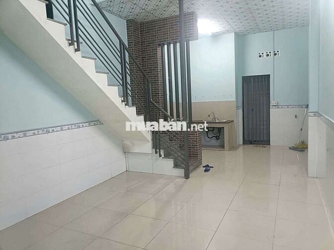 Nhà sach mới y hình,dt rộng rãi  hẻm ôtô 1lâu bancông 2pn ,
