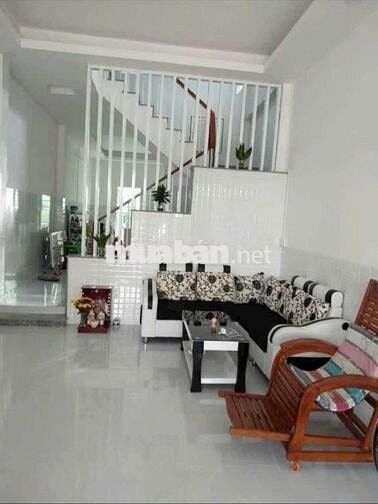 NHÀ Y HÌNH, 1 LẦU, 1 TỶ 1 , SỔ HỒNG RIÊNG , ĐƯỜNG OTO