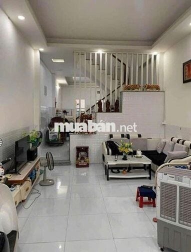 NHÀ Y HÌNH, 1 LẦU, 1 TỶ 1 , SỔ HỒNG RIÊNG , ĐƯỜNG OTO