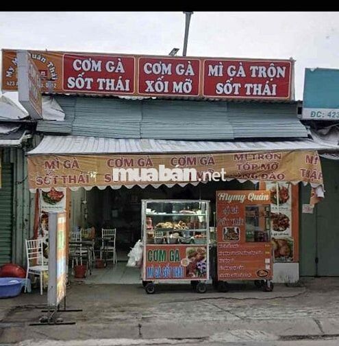 Sang quán cơm gà, mì trộn quận 12