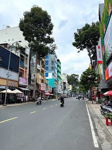 BÁN NHÀ MẶT TIỀN  : 189 NGUYỄN TRÃI - P. 3 - Q. 5 - TPHCM