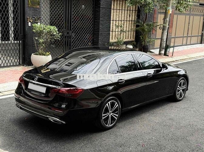 Mercedes Benz E180 model 2022 1 chủ
