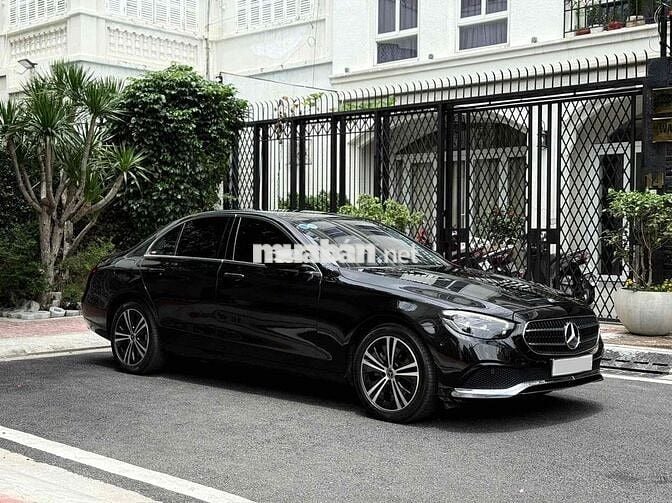 Mercedes Benz E180 model 2022 1 chủ