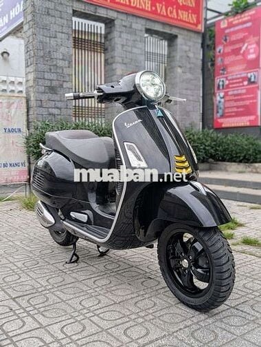 GTS SuperTech 300 HPE Màu Đen 2022