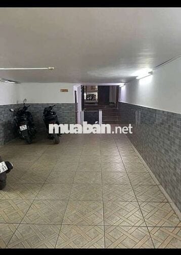 Tôi cần bán nhà mặt phố Thi Sách, 10tầng thang máy full nội thất.