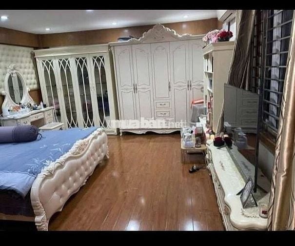 Tôi cần bán nhà mặt phố Thi Sách, 10tầng thang máy full nội thất.