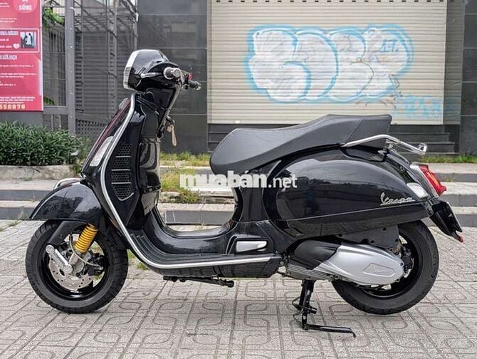 GTS SuperTech 300 HPE Màu Đen 2022