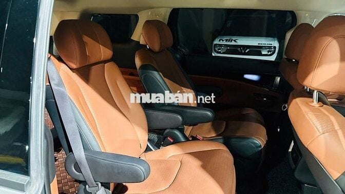 Kia Carnival 2024 Premium 7 ghế 20000 km cực keng