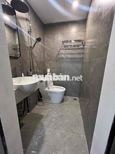 CCMN ĐÊ LA THÀNH. 2N1K RỘNG 55M2. THANG MÁY. GIÁ 9Tr7