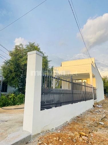 Bán nhà mới xây mặt tiền đường 107 giá tốt 