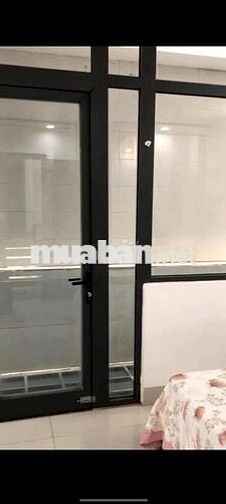Phòng 2 giường gần Châu Thị Vĩnh Tế có máy chiếu, bếp riêng