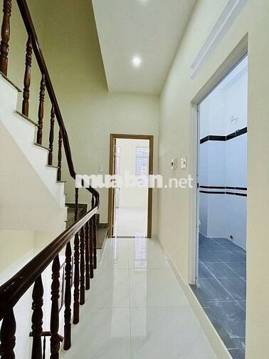 Xe hơi 7 chỗ ngủ nhà. Ngay Phạm Văn Đồng (4x15m) nở hậu 4 tầng - 4PN