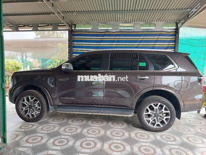 Bán xe Ford Everest Titanium 2022