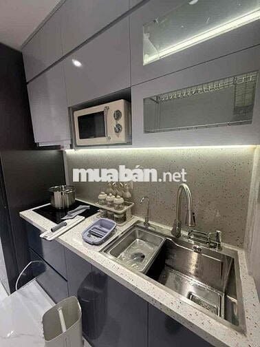 Bán căn hộ TT Chùa Láng, 68m 2 ngủ, nội thất tiền tỉ siêu đẹp, ở ngay