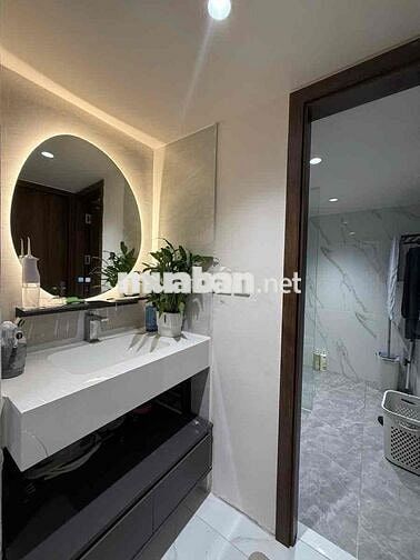 Bán căn hộ TT Chùa Láng, 68m 2 ngủ, nội thất tiền tỉ siêu đẹp, ở ngay