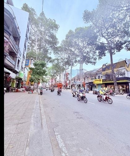 Bán nhà HXH thông Trần Hưng Đạo P2 Q5 dt 9x23m nhà 4 tầng giá 37 tỷ.