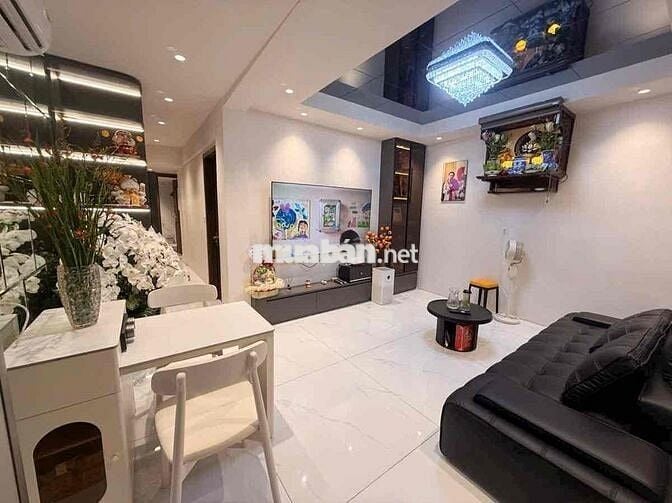 Bán căn hộ TT Chùa Láng, 68m 2 ngủ, nội thất tiền tỉ siêu đẹp, ở ngay