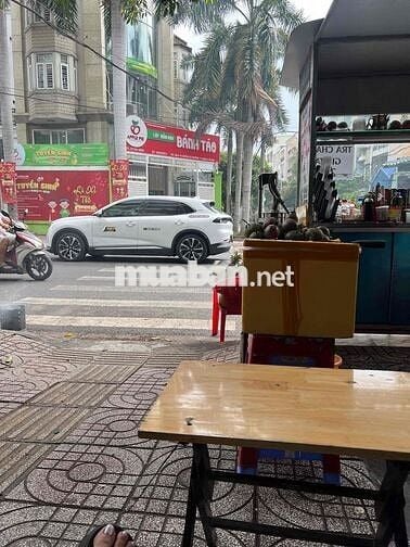 Mặt bằng 40m2 mặt tiền đường 18m ( 2 chiều ) Q6. giá 4tr