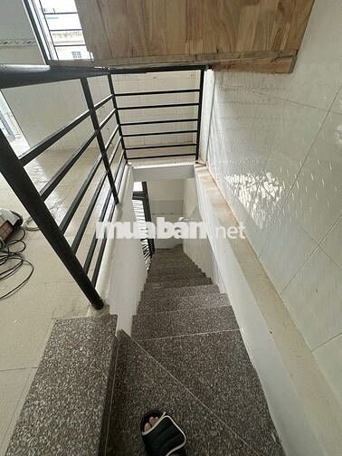 Cho thuê nguyên căn 1 trệt 1 lầu làm mb kinh doanh, gác cao. Đường lớn