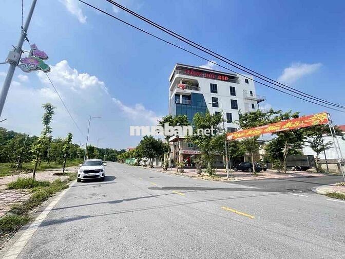 OTO ĐỖ CỬA- CÔNG VIÊN PHẦN MỀM VINTECH- CẠNH VIN BẮC HỒNG VÀ ĐƯỜNG VÕ