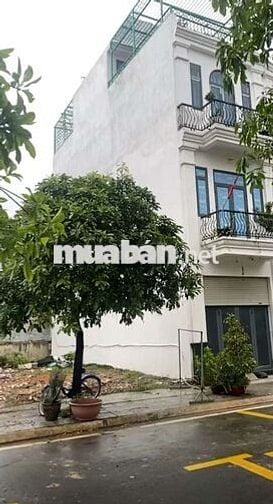 Bán nhà ở ngay tại tp HCM mặt tiền đường lớn