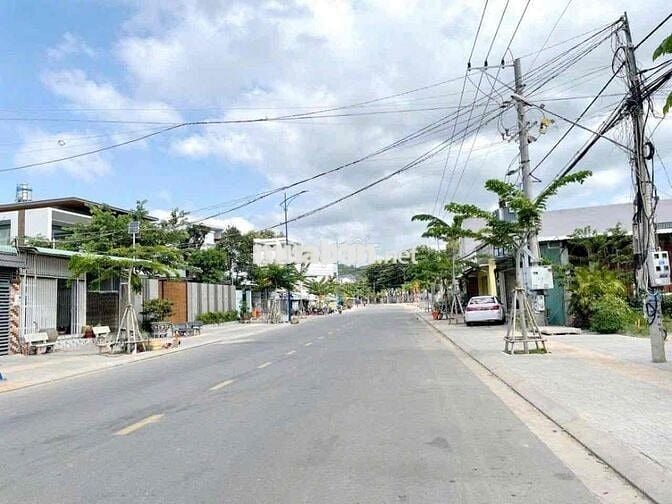 kẹt tiền nên bán lại miếng đất thổ cư sổ hồng riêng