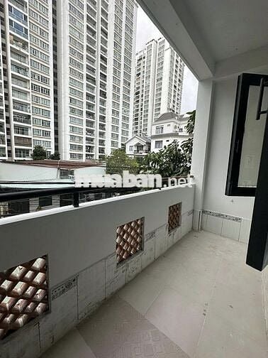 Cho thuê nguyên căn 1 trệt 1 lầu làm mb kinh doanh, gác cao. Đường lớn