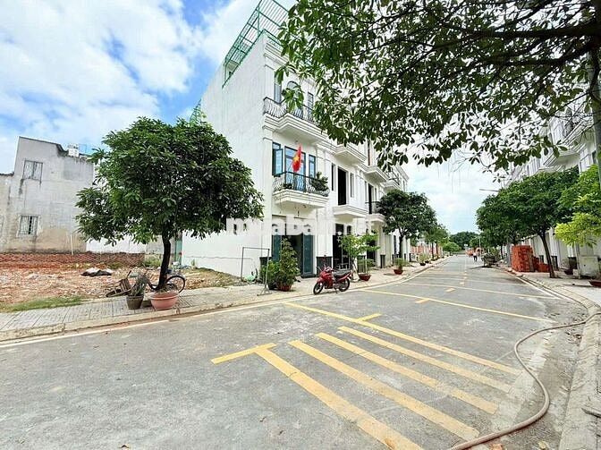 Bán nhà ở ngay tại tp HCM mặt tiền đường lớn