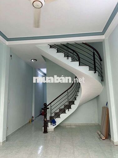 Cho thuê nhà mt hẻm tx 22  giá 7tr /th 2p ngủ 2wc