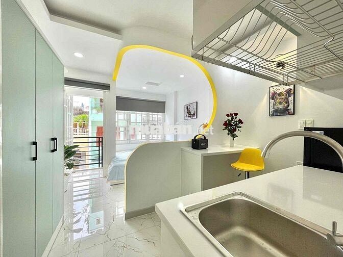 Cho thuê căn hộ Studio Tách bếp, Ban công MỚI Q1 gần cầu Nguyễn Văn Cừ