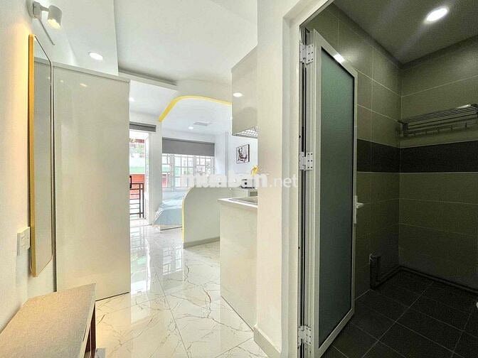 Cho thuê căn hộ Studio Tách bếp, Ban công MỚI Q1 gần cầu Nguyễn Văn Cừ
