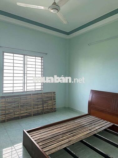 Cho thuê nhà mt hẻm tx 22  giá 7tr /th 2p ngủ 2wc