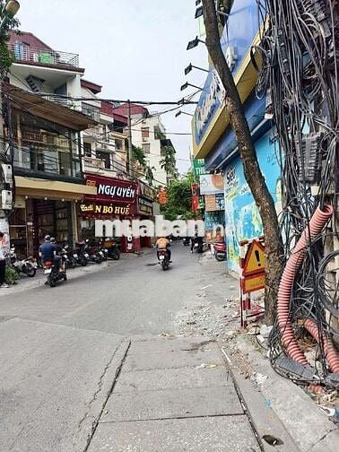 Nhà mặt phố Quan Nhân, Thanh Xuân 41m2, 4 T vỉa hè KD . Giá 14.7 Tỷ