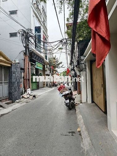 Nhà mặt phố Quan Nhân, Thanh Xuân 41m2, 4 T vỉa hè KD . Giá 14.7 Tỷ