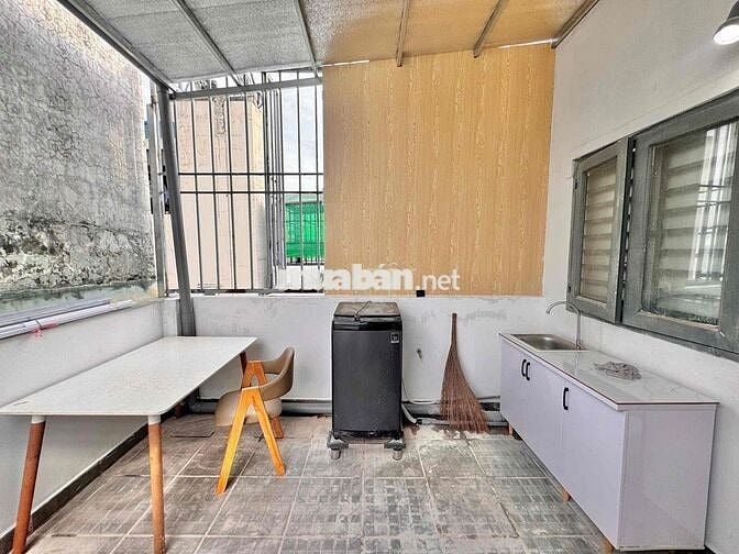 CĂN HỘ TÁCH BẾP BAN CÔNG MÁY GIẶT RIÊNG NGAY TÂN BÌNH
