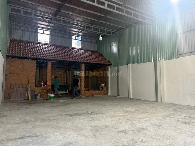 CHO THUÊ KHO XƯỞNG CÓ SÂN RỘNG CÓ ĐIỆN 3 Pha Gần MN Hoa Đỗ Quyên
