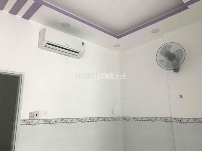 cho thuê phòng trong nhà nguyên căn ở lầu 1 , có ban công
