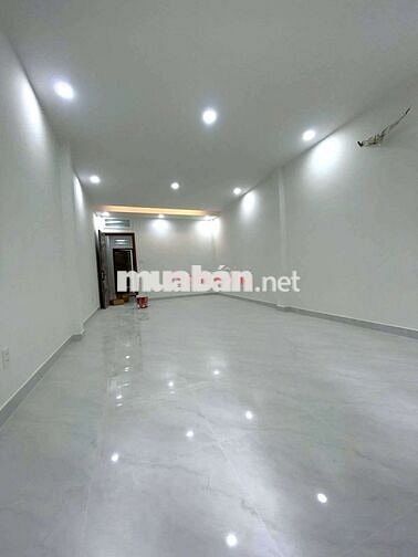 Cho thuê nhà mới xây mặt tiền Nguyễn Hồng Đào, dt. 4x18m 1 trệt 2 lầu