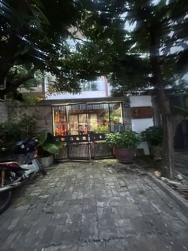 Bán Gấp nhà 3 tầng 4 ngủ ( nam  viêt á)