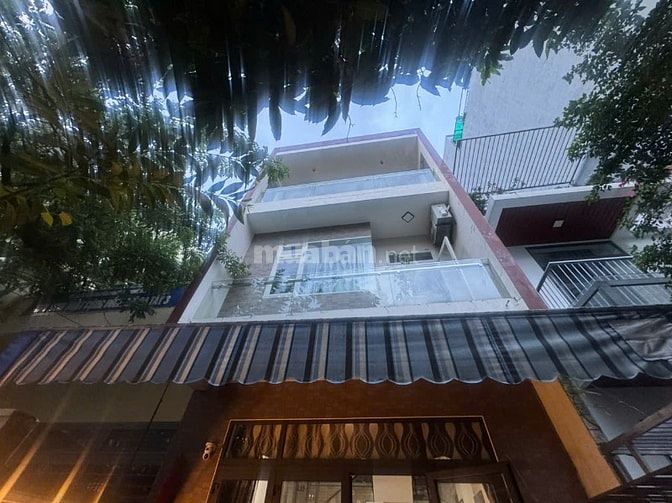 Bán Gấp nhà 3 tầng 4 ngủ ( nam  viêt á)