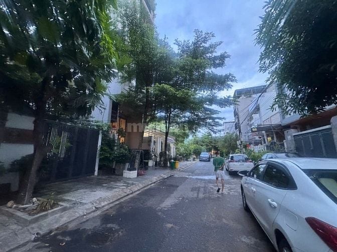 Bán Gấp nhà 3 tầng 4 ngủ ( nam  viêt á)